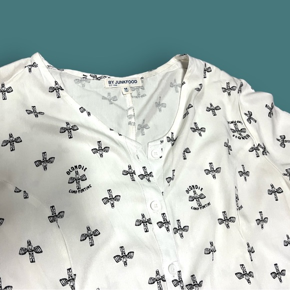 Junk Food Blonde Camp Fun Time button down high low dress. Size Medium 🎵🎸 - Picture 4 of 11